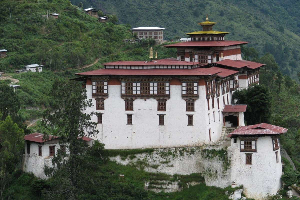 Lhuntse Dzong