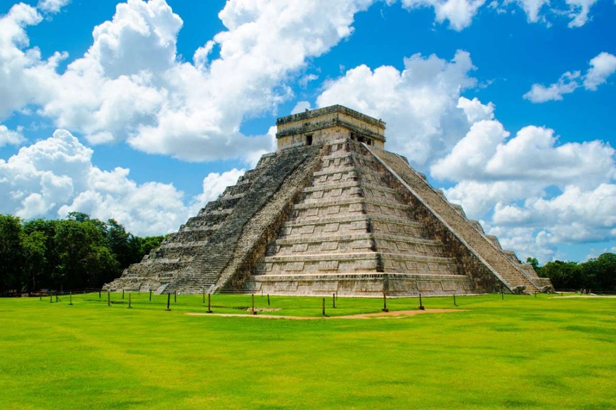 Пирамида Майя в городе Чичен-ица Мексика
