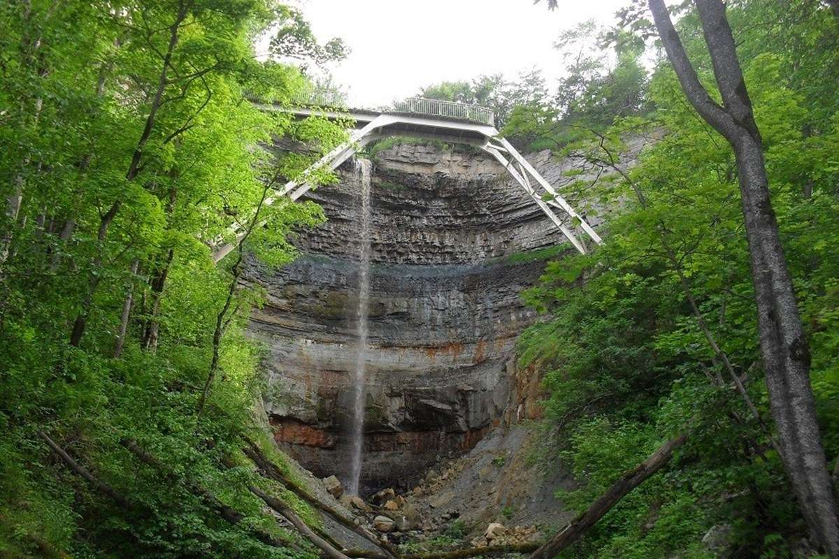 Valaste Waterfall