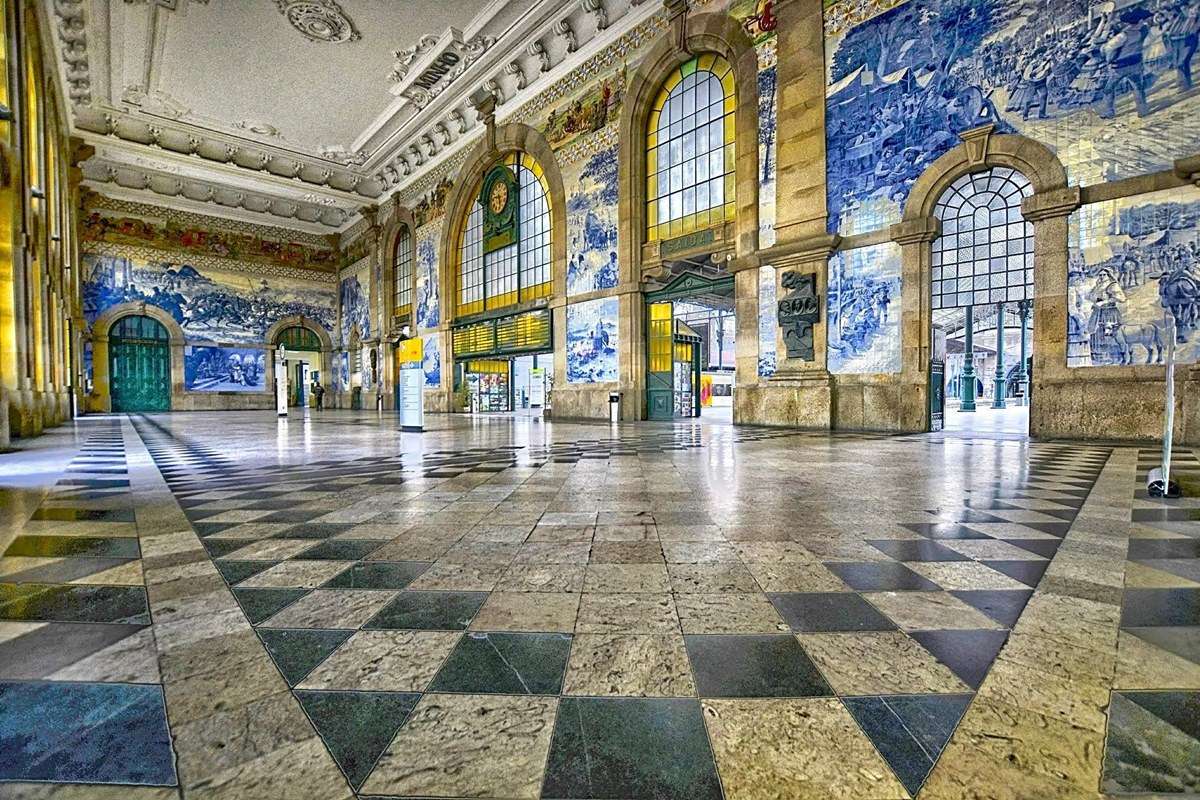 São Bento railway station